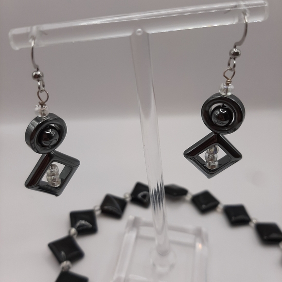 Artisan Onyx and Hematite Necklace & Earrings - Picture 6 of 7
